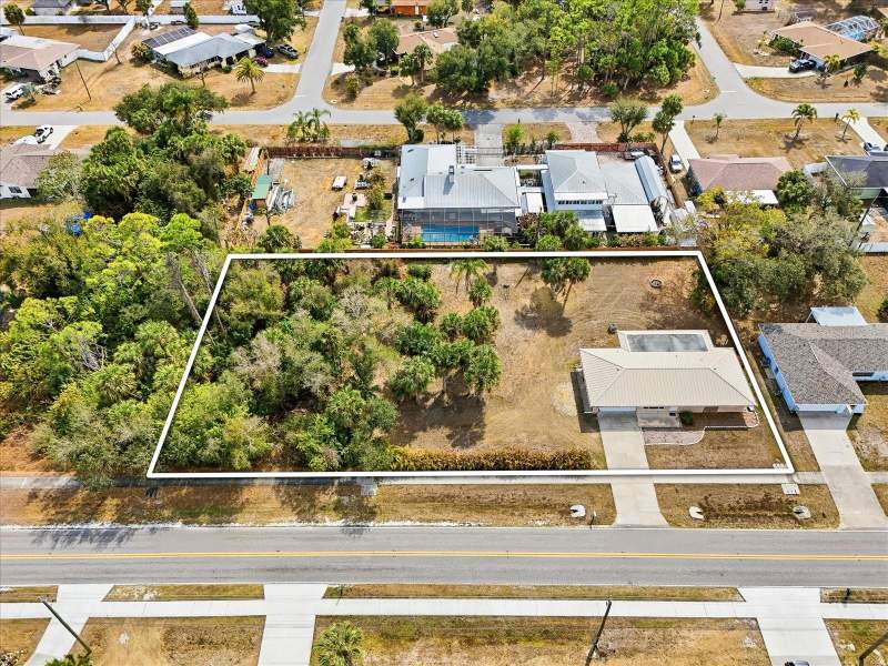 2 bedroom Single Family Residence at 21029 Peachland Boulevard, Port Charlotte Sec 027, Port Charlotte — photo 2