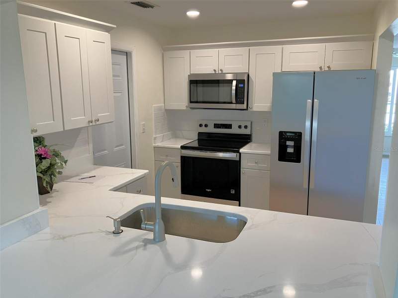 2 bedroom Condominium at 10186 45th Way, Mainlands Of Tamarac By The Gulf Two Condo, Pinellas Park — photo 4