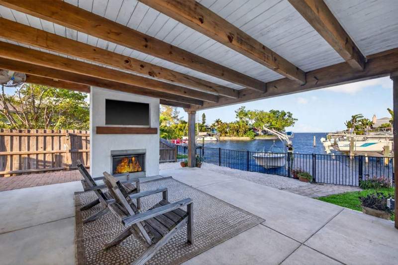 3 bedroom Single Family Residence at 4200 Beach Drive, Lewis Island Bahama Isles Add, St Petersburg — photo 2