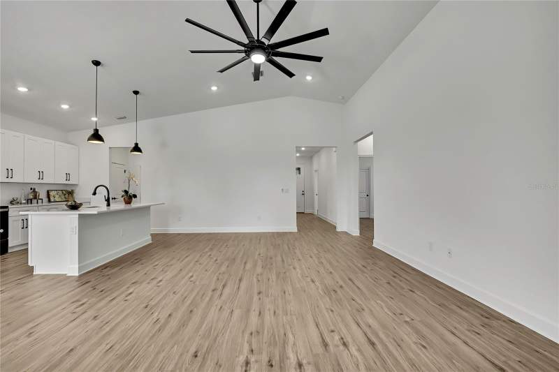 4 bedroom Single Family Residence at 13126 Meadow Swallow Avenue, Royal Highlands, Brooksville — photo 5