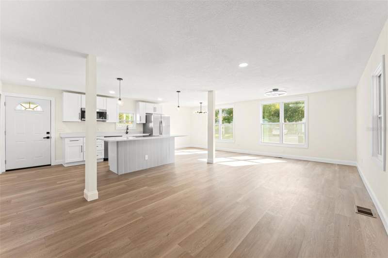 3 bedroom Mobile Home at 106 Cypress Drive, Leisure World Park, Debary — photo 4