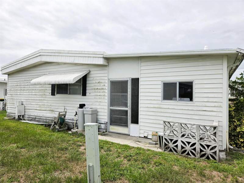 2 bedroom Mobile Home at 3329 Oakwood Boulevard, Oakwood Manor, Sarasota — photo 4