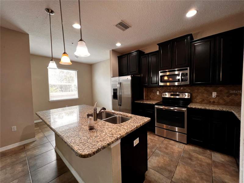 3 bedroom Townhouse at 8613 Andalucia Field Drive, Marbella Terrace Twnhms, Tampa — photo 3