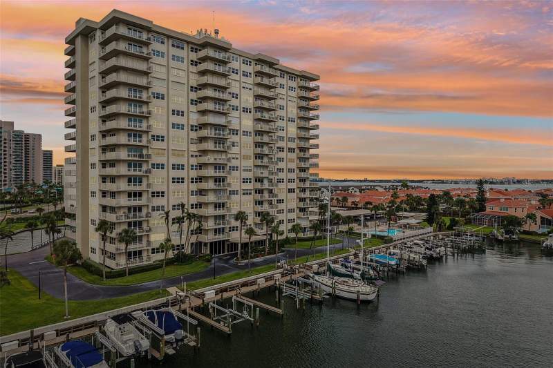 2 bedroom Condominium at 1621 Gulf Boulevard #1604, Isle Of Sand Key 1 Condo, Clearwater — photo 2