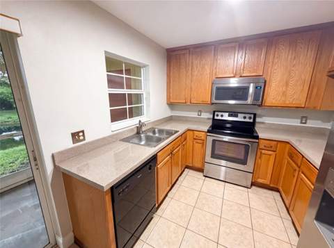 112 Coquina Bay Drive, St Petersburg FL - photo 7 of 33