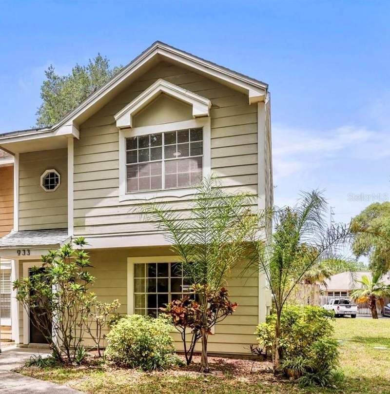 933 HAMILTON COURT home for sale in Franklin Square Homes for Sale: 2 Homes, Median $383K