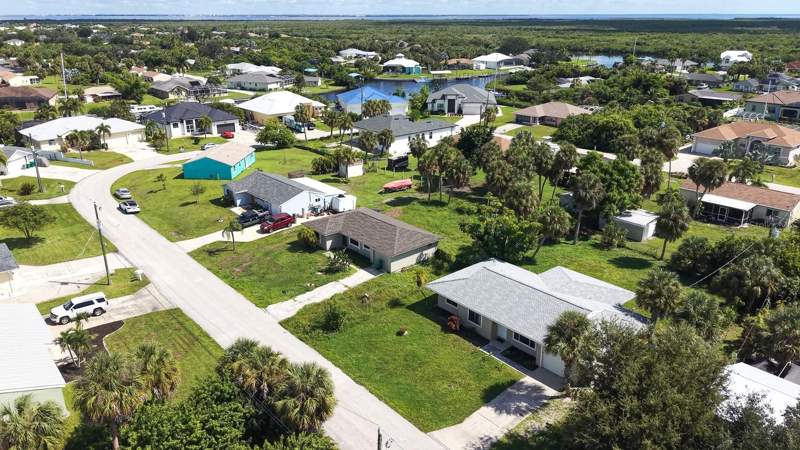 3 bedroom Single Family Residence at 18663 Kerrville Circle, Port Charlotte Sec 079, Port Charlotte — photo 5