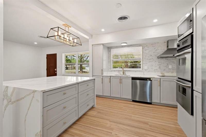 4 bedroom Single Family Residence at 2440 66th Avenue, Stephensons Sub 2, St Petersburg — photo 3
