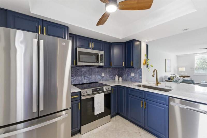 1 bedroom Condominium at 2621 Cove Cay Drive #302, Cove Cay 26-21 Village II, Clearwater — photo 4