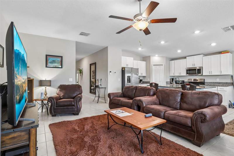 4 bedroom Single Family Residence at 1461 Golden Glow Drive, Spencer Crk Ph 1, Ruskin — photo 5