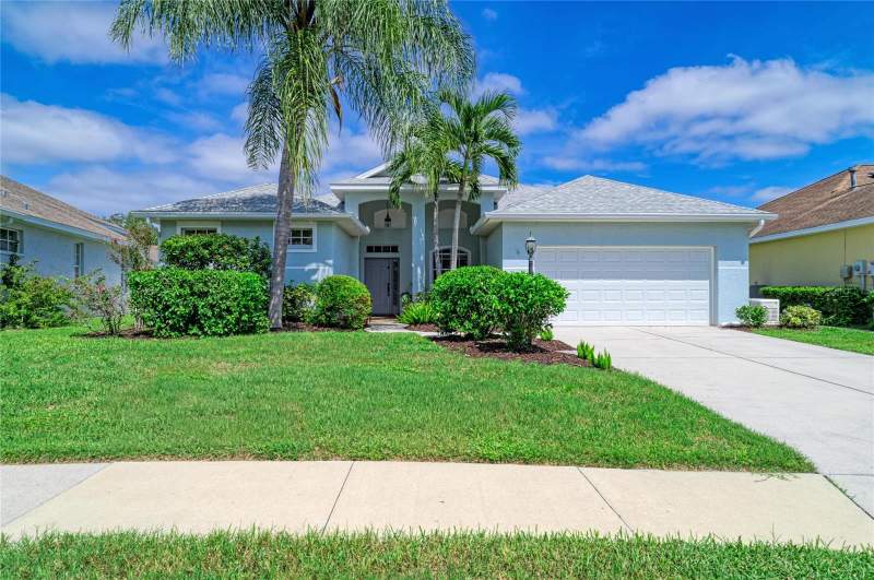 4 bedroom Single Family Residence at 12105 Beeflower Drive, Summerfield Village Subphase C U6A & 7A, Lakewood Ranch — photo 3