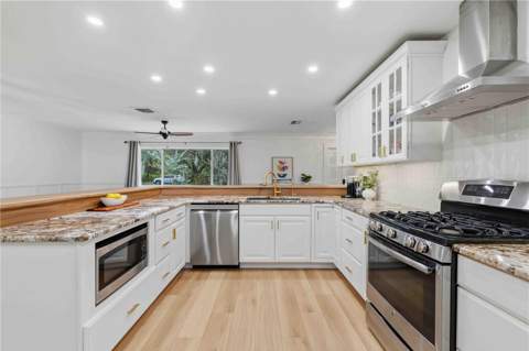 7402 Castle Drive, Sarasota FL - photo 17 of 68