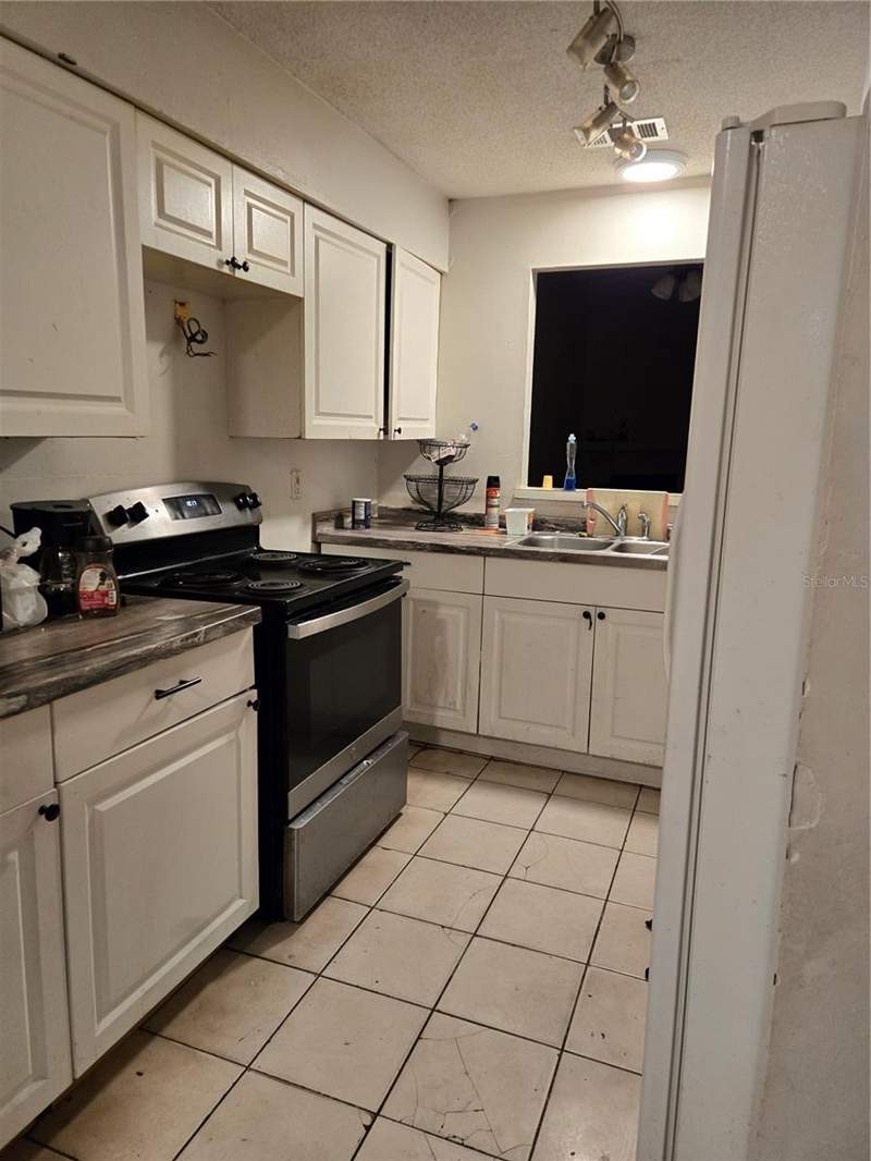 3 bedroom Half Duplex at 572 Maineline Boulevard, Maineline Village, Apopka — photo 2