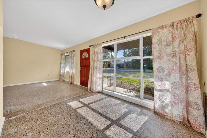 4 bedroom Single Family Residence at 710 Twin Oaks Lane, Breezee Shores Pt Rep, Eustis — photo 5