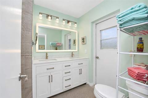 6468 Hamlet Drive #B, Englewood FL - photo 14 of 40