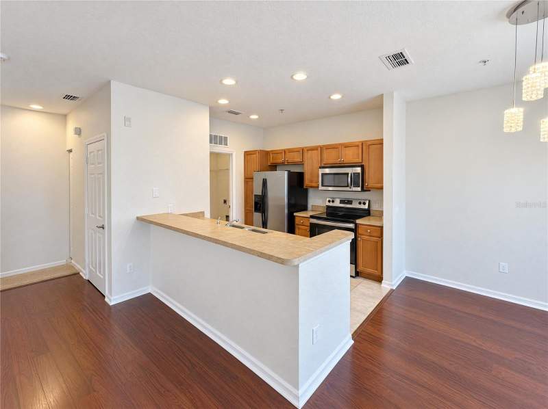 2 bedroom Condominium at 2334 Grand Central Parkway #9, Estates/Pk Central Condo, Orlando — photo 2