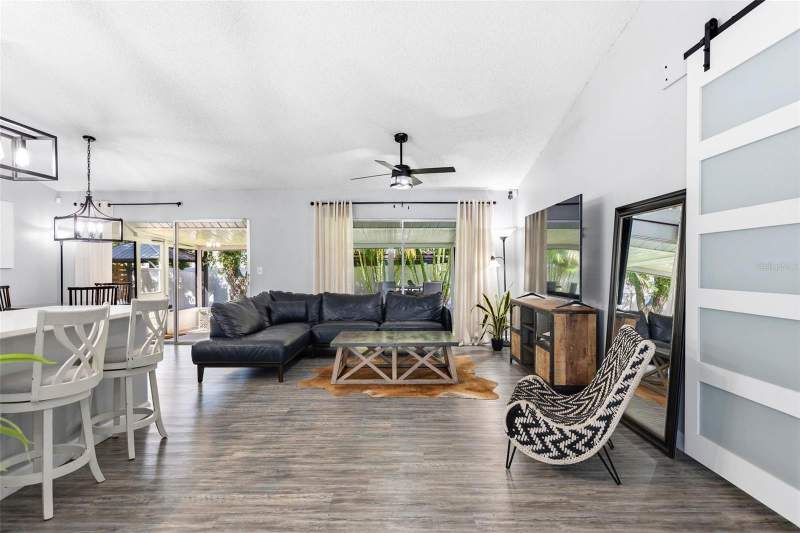 4 bedroom Single Family Residence at 724 Glengary Ln, Wexford Leas Unit 7A, Palm Harbor — photo 4