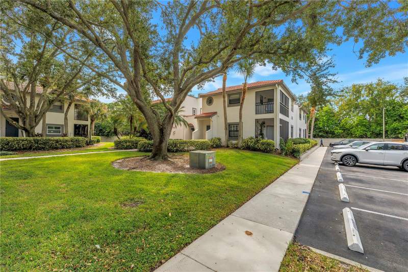 2 bedroom Condominium at 484 Santa Cruz Place #F, Plaza Villas One Condo, St Petersburg — photo 4