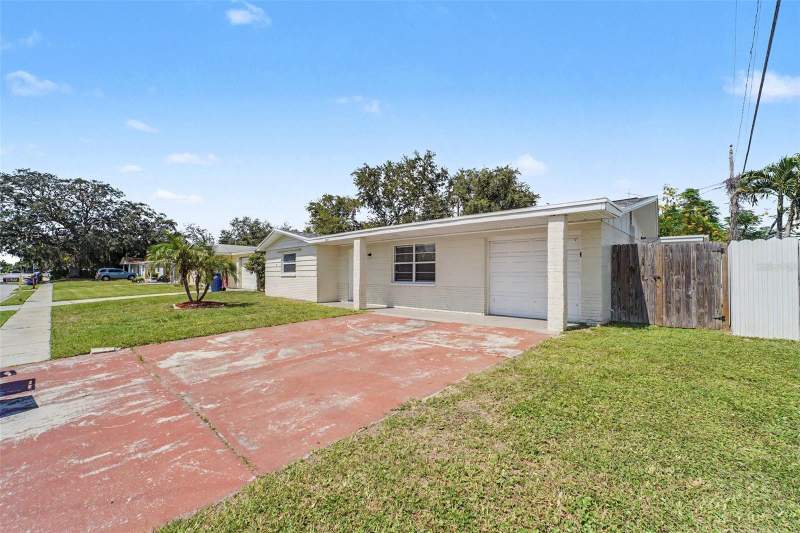 3 bedroom Single Family Residence at 4631 Eastwood Lane, Eastwood Acres, Holiday — photo 2