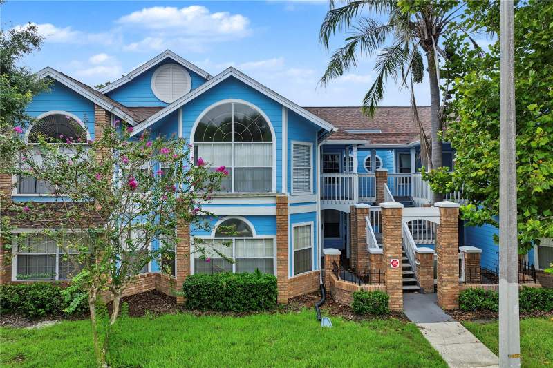 2751 N POINCIANA BOULEVARD #32 home for sale in Villas At Somerset