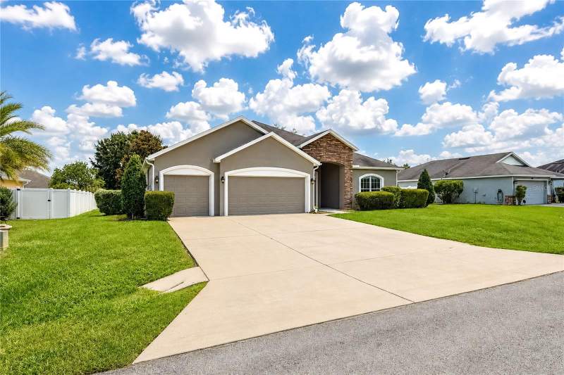 5 bedroom Single Family Residence at 9857 SW 51st Court, Meadow Glenn Un #1, Ocala — photo 3