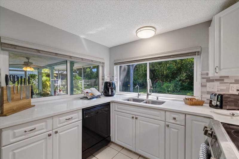 2 bedroom Single Family Residence at 8710 Arrowhead Drive, Beacon Woods Village, Hudson — photo 5