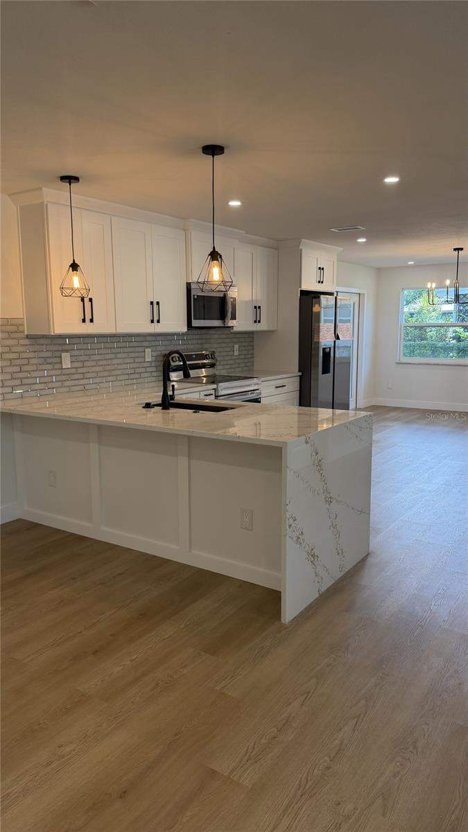 2 bedroom Single Family Residence at 1421 Heather Drive, Sunny Ridge 2nd Add, Dunedin — photo 2