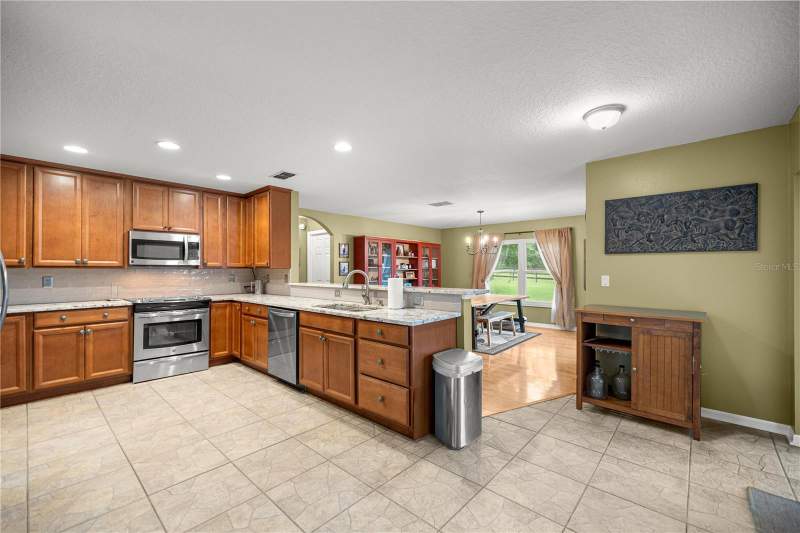3 bedroom Single Family Residence at 11347 NW 160th Street, Long Pond Plantation, Reddick — photo 4