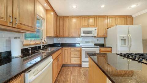 4090 Groveland Avenue, Sarasota FL - photo 8 of 24