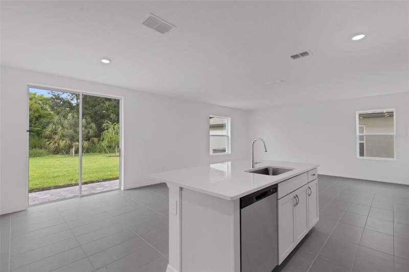 3 bedroom Single Family Residence at 4328 Outhaul Run, Southpointe, Palmetto — photo 2