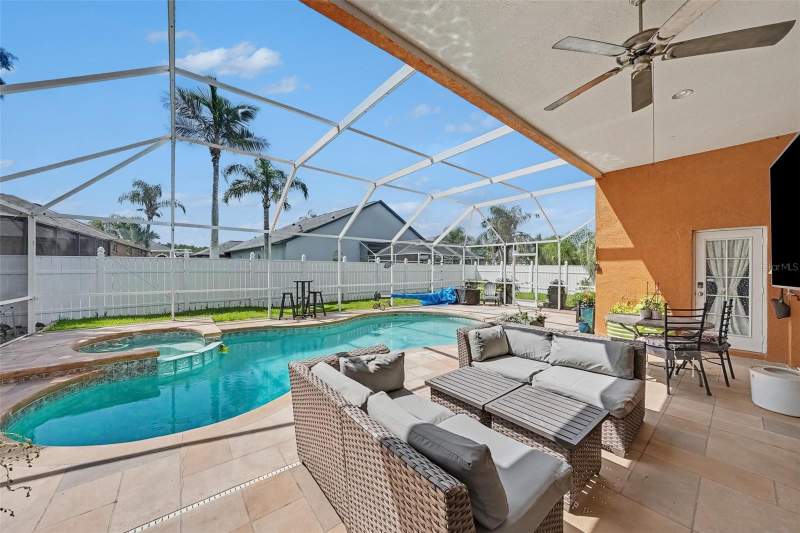 4 bedroom Single Family Residence at 18425 Eastwyck Dr, Cross Creek Prcl I, Tampa — photo 2