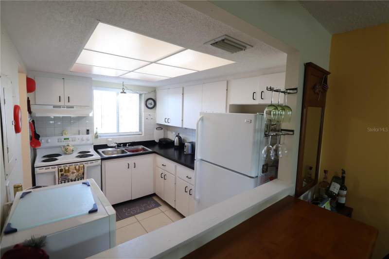 2 bedroom Condominium at 4206 Heron Way #B305, Bayshore On The Lake Condo Apts Sec 1, Bradenton — photo 2