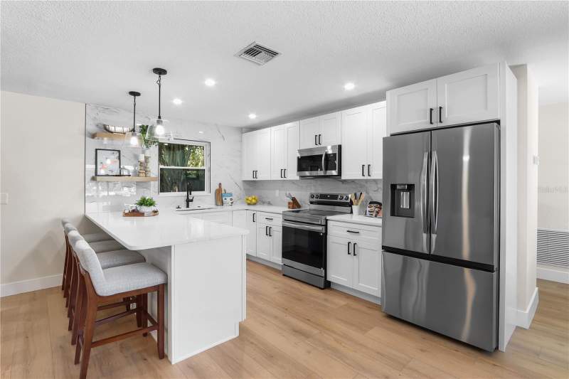 3 bedroom Single Family Residence at 12412 116th Street, Avon Ridge, Largo — photo 2