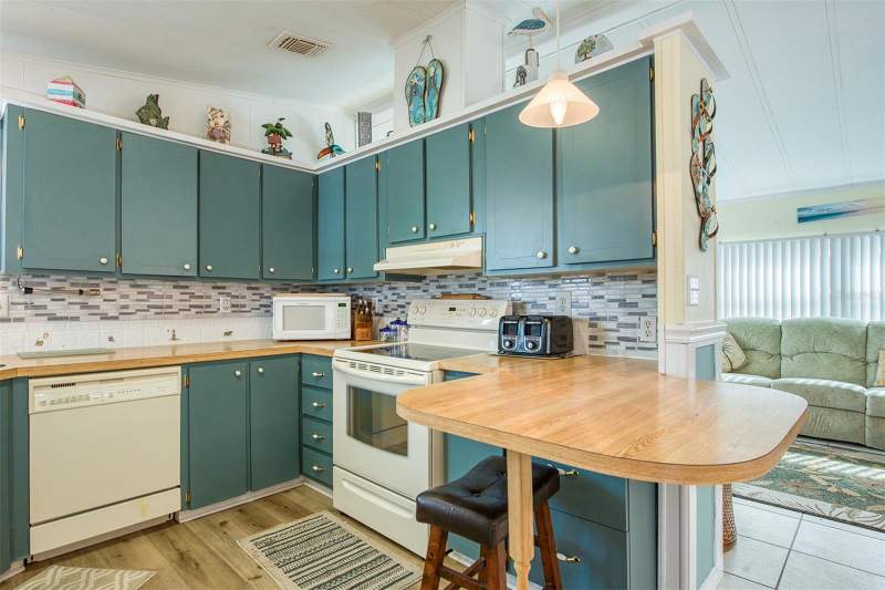 2 bedroom Manufactured Home at 83 Pelican Drive, Gull-Aire Village, Oldsmar — photo 3