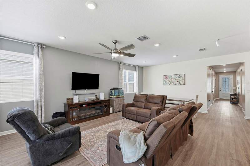 4 bedroom Single Family Residence at 4005 Swan Goose Court, Spring Crk, Okahumpka — photo 4
