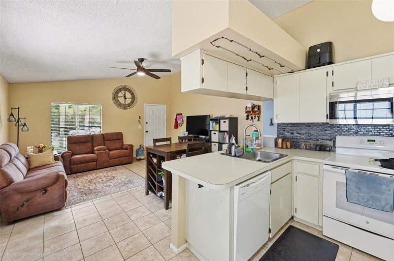 2 bedroom Single Family Residence at 516 Sheridan Drive, Lake St George South, Palm Harbor — photo 5