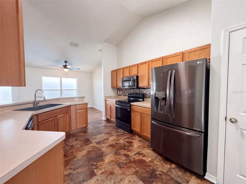4 bedroom Single Family Residence at 6041 Parnell Avenue, Spring Hill, Spring Hill — photo 2