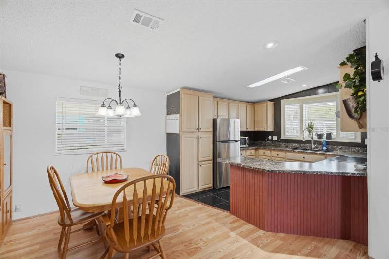 2 bedroom Manufactured Home at 6907 Americana Drive #101, Mobel Americana Mobile Home Park Unrec, St Petersburg — photo 5