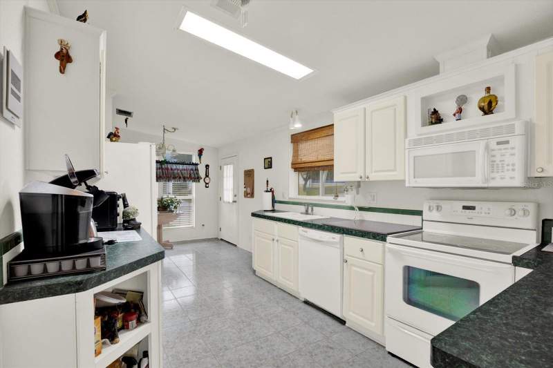 3 bedroom Manufactured Home at 8010 Cedar Cove Avenue, Brookridge Comm, Brooksville — photo 3
