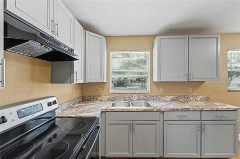 7924 Bahia Avenue, Tampa FL - photo 9 of 30