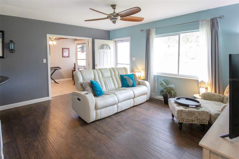 3 bedroom Single Family Residence at 1725 Bradshaw Lane, Hampton Dev, St Petersburg — photo 4