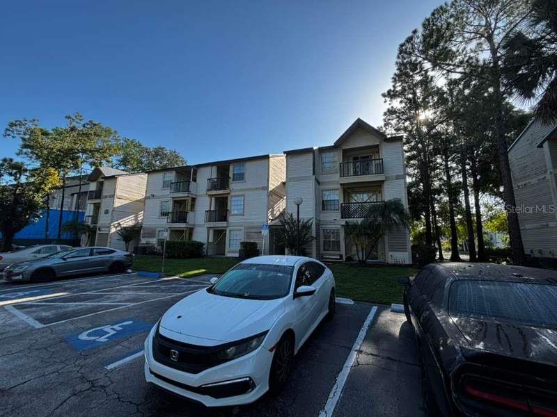 1972 LAKE ATRIUMS CIRCLE #199 home for sale in Plaza Millenium