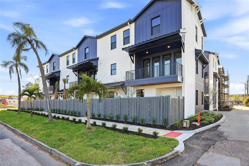 3 bedroom Townhouse at 3005 1st Avenue, Blanc Townhomes, St Petersburg — photo 2