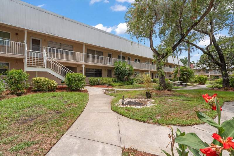 1 bedroom Condominium at 10033 64th Avenue #19, Long Bayou, St Petersburg — photo 2