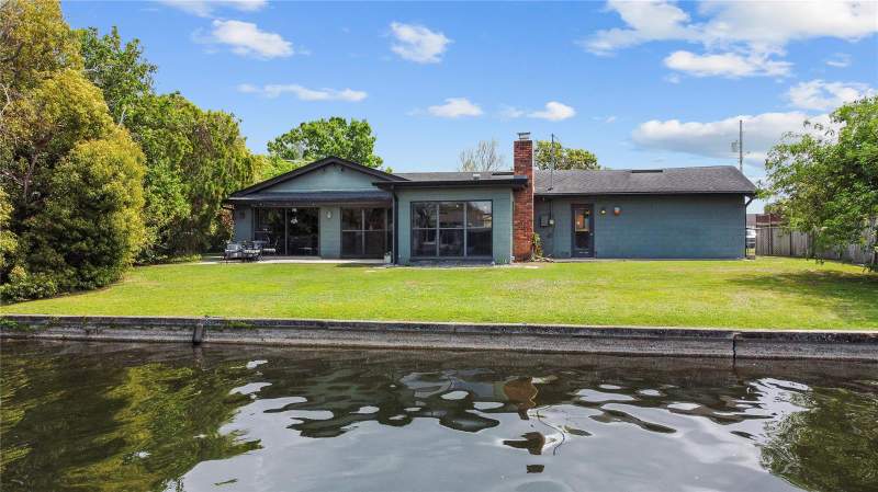 4 bedroom Single Family Residence at 2601 WINDWARD COURT, ISLE CATALINA, ORLANDO — photo 2
