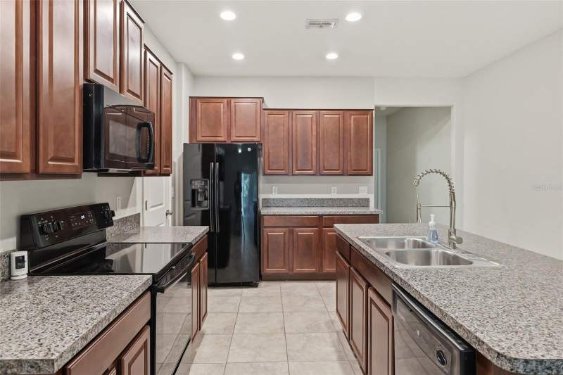 3 bedroom Townhouse at 10407 Lake Montauk Drive, Riverview Lakes, Riverview — photo 4