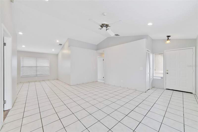 3 bedroom Single Family Residence at 9752 PINEY POINT CIRCLE, PINEY WOODS POINT, ORLANDO — photo 4