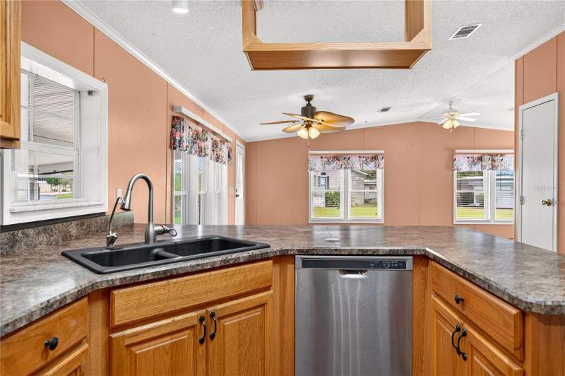 2 bedroom Manufactured Home at 2722 Vindale Road, Tavares Imperial Mobile Terrace Add 04, Tavares — photo 5