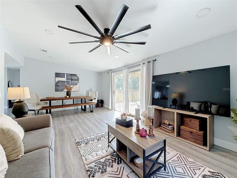 3 bedroom Manufactured Home at 18452 Amityville Drive, East Orlando Estates, Orlando — photo 4