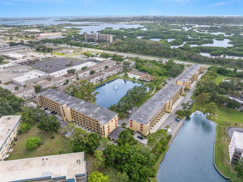 2 bedroom Condominium at 5817 Park Street #302, 6000 Park Place Condo, St Petersburg — photo 4